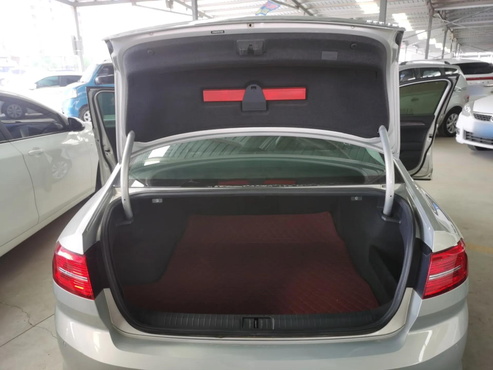 Volkswagen Magotan 2019 330TSI DSG Luxury Version China VI Standard — миниатюра 17