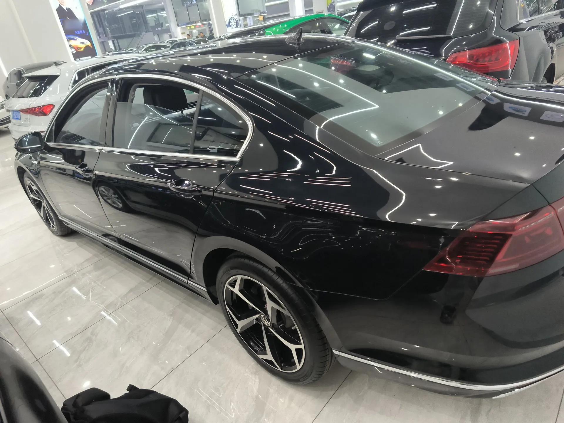 Volkswagen Magotan 2023 2 Million Units Commemorative Edition 330TSI DSG Luxury Version — миниатюра 5