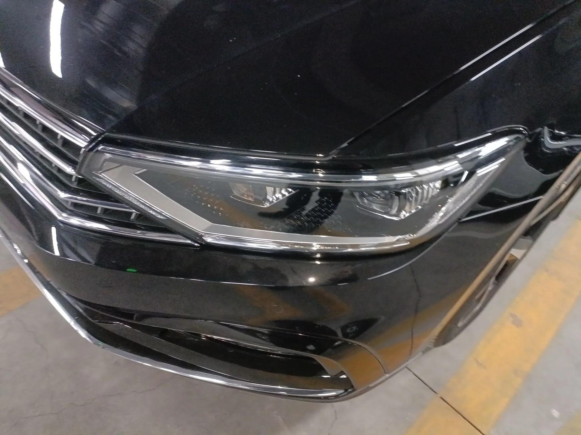 Volkswagen Magotan 2023 2 Million Units Limited Edition 330TSI DSG Leading Version — миниатюра 5