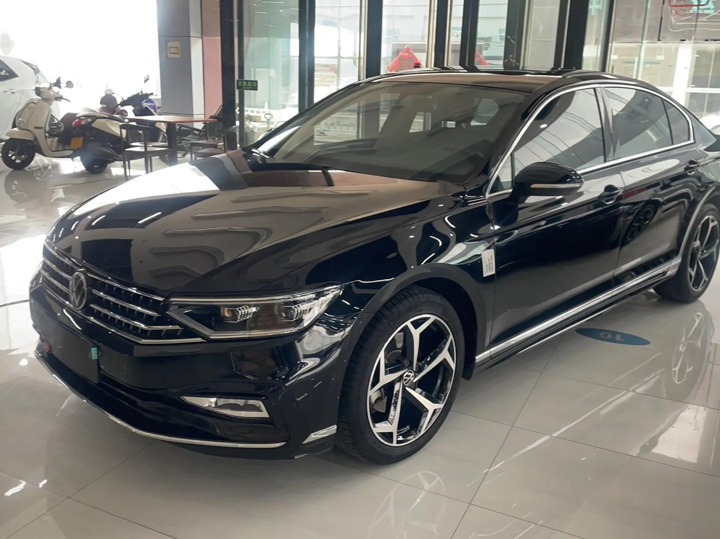 Volkswagen Magotan 2023 2 Million Units Limited Edition 330TSI DSG Leading Version — миниатюра 1