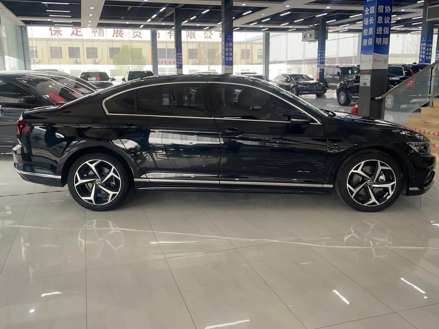 Volkswagen Magotan 2023 2 Million Units Limited Edition 330TSI DSG Leading Version — миниатюра 4
