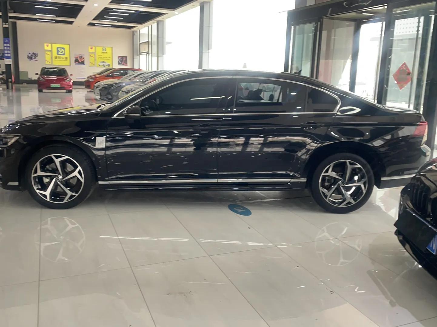 Volkswagen Magotan 2023 2 Million Units Limited Edition 330TSI DSG Leading Version — миниатюра 5