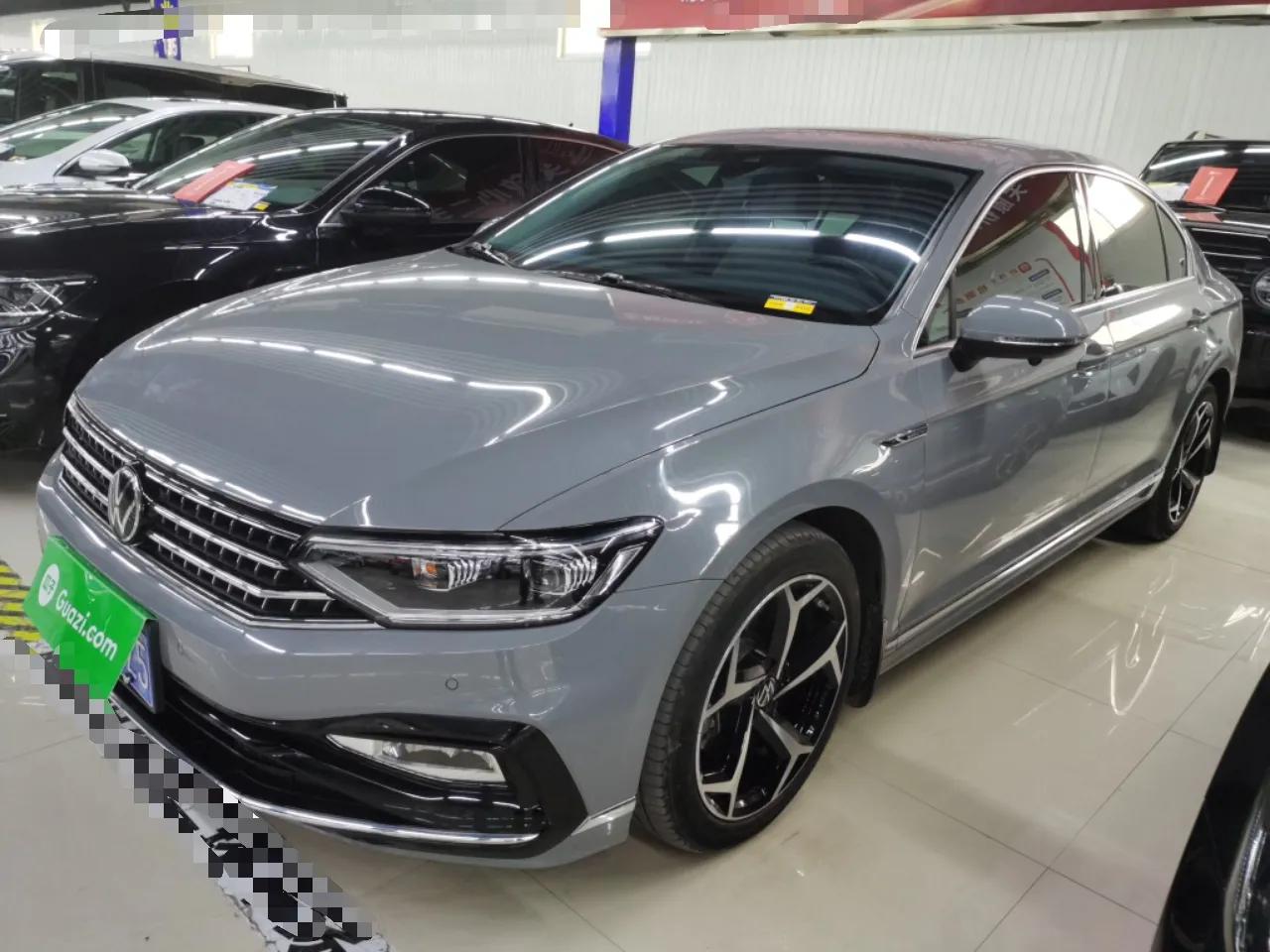 Volkswagen Magotan 2023 2 Million Units Commemorative Edition 330TSI DSG Luxury Version — миниатюра 1