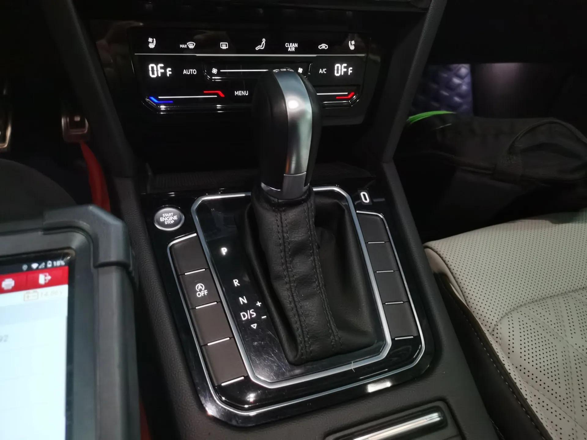 Volkswagen Magotan 2023 2 Million Units Commemorative Edition 330TSI DSG Luxury Version — миниатюра 15