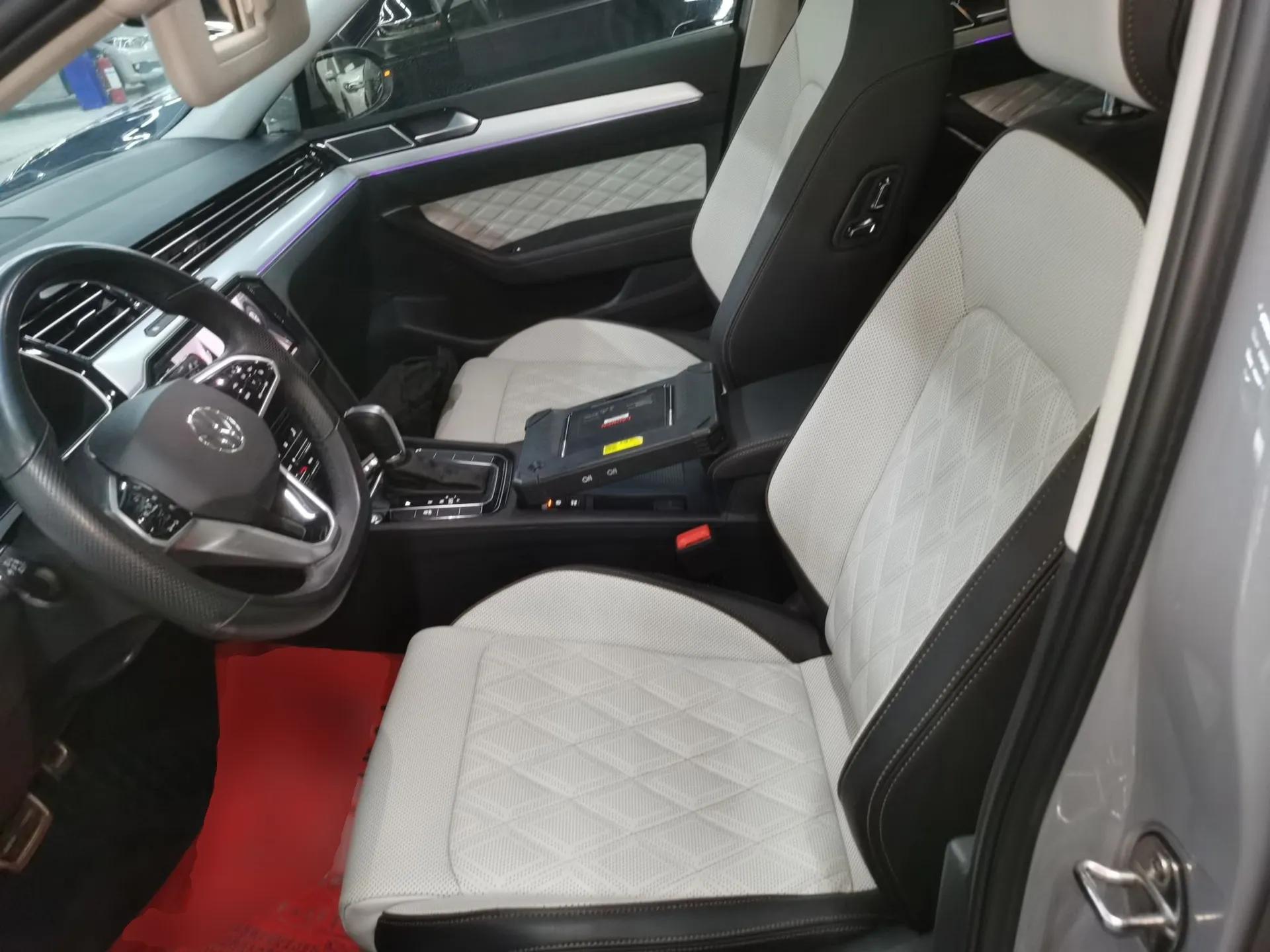 Volkswagen Magotan 2023 2 Million Units Commemorative Edition 330TSI DSG Luxury Version — миниатюра 16