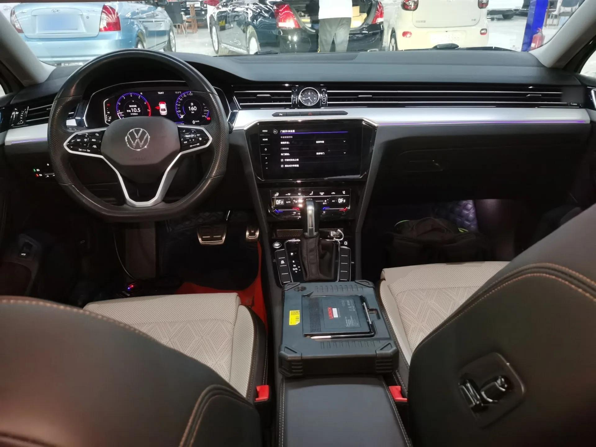 Volkswagen Magotan 2023 2 Million Units Commemorative Edition 330TSI DSG Luxury Version — миниатюра 20