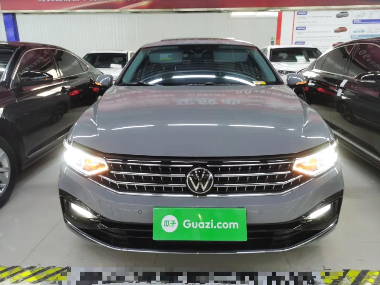 Volkswagen Magotan 2023 2 Million Units Commemorative Edition 330TSI DSG Luxury Version — миниатюра 3