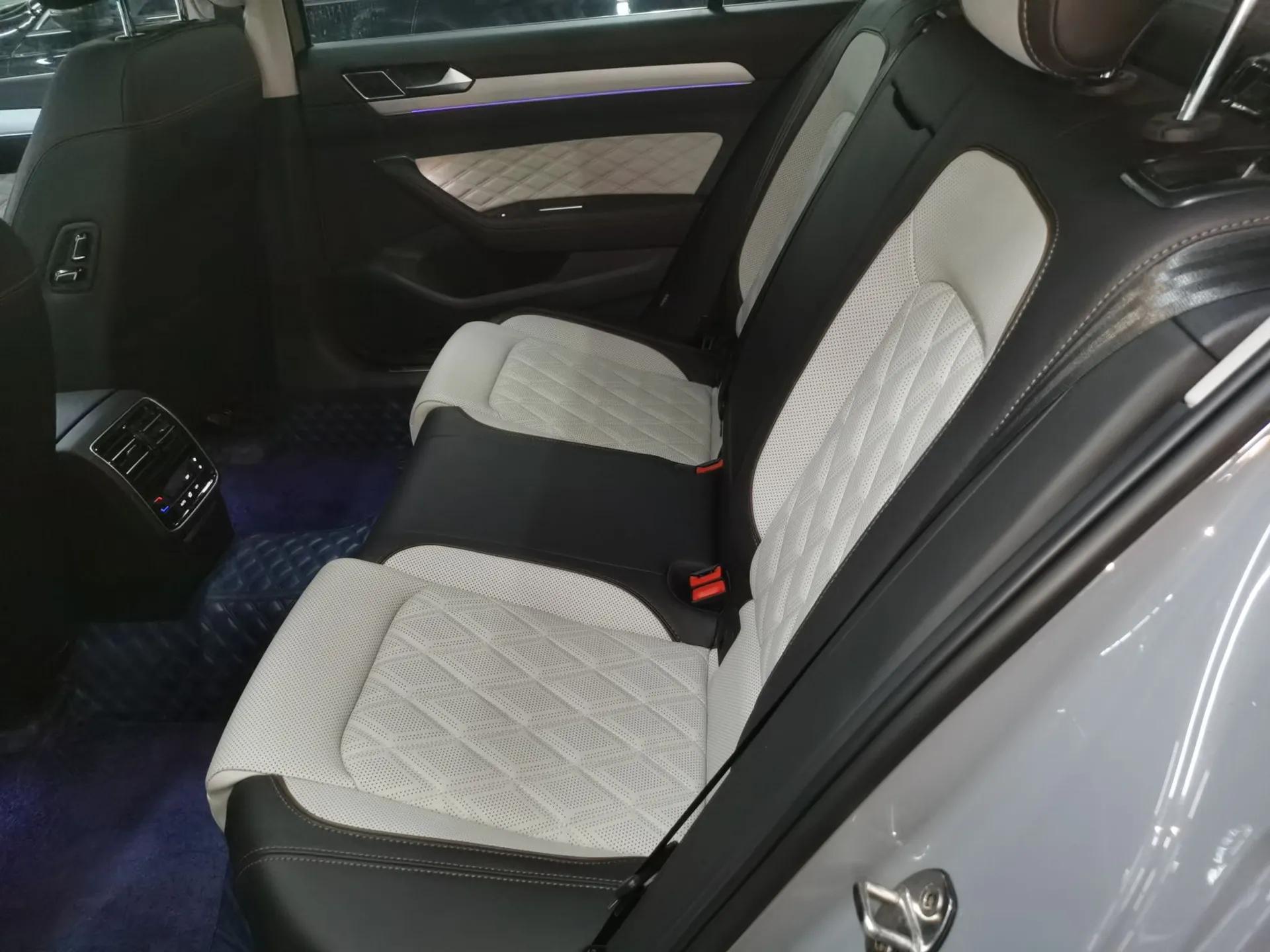 Volkswagen Magotan 2023 2 Million Units Commemorative Edition 330TSI DSG Luxury Version — миниатюра 22