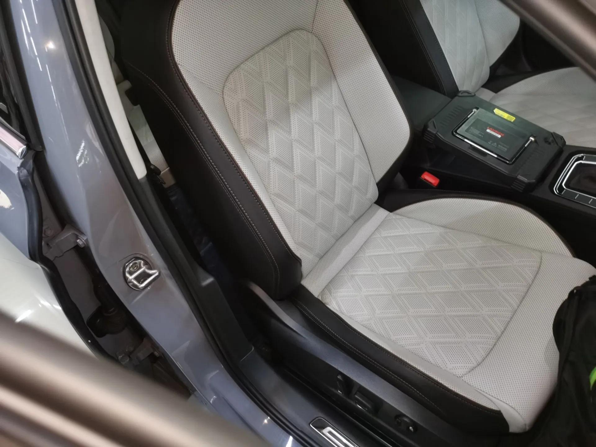 Volkswagen Magotan 2023 2 Million Units Commemorative Edition 330TSI DSG Luxury Version — миниатюра 23