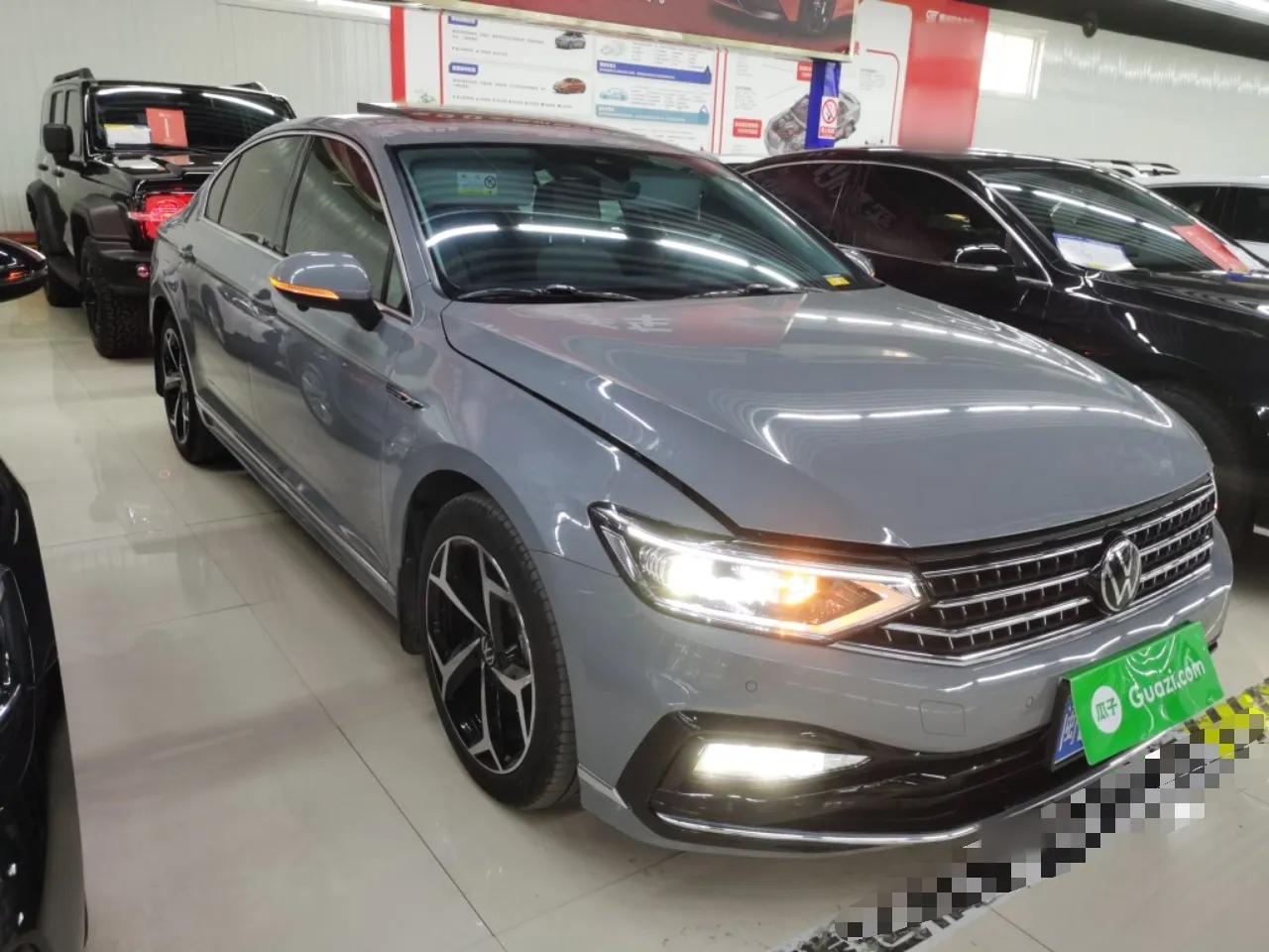 Volkswagen Magotan 2023 2 Million Units Commemorative Edition 330TSI DSG Luxury Version — миниатюра 4
