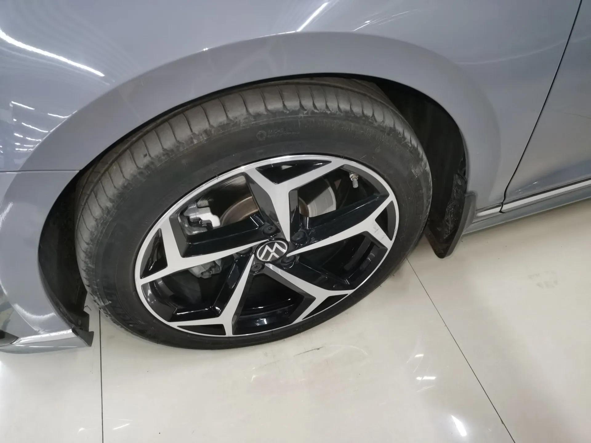 Volkswagen Magotan 2023 2 Million Units Commemorative Edition 330TSI DSG Luxury Version — миниатюра 9