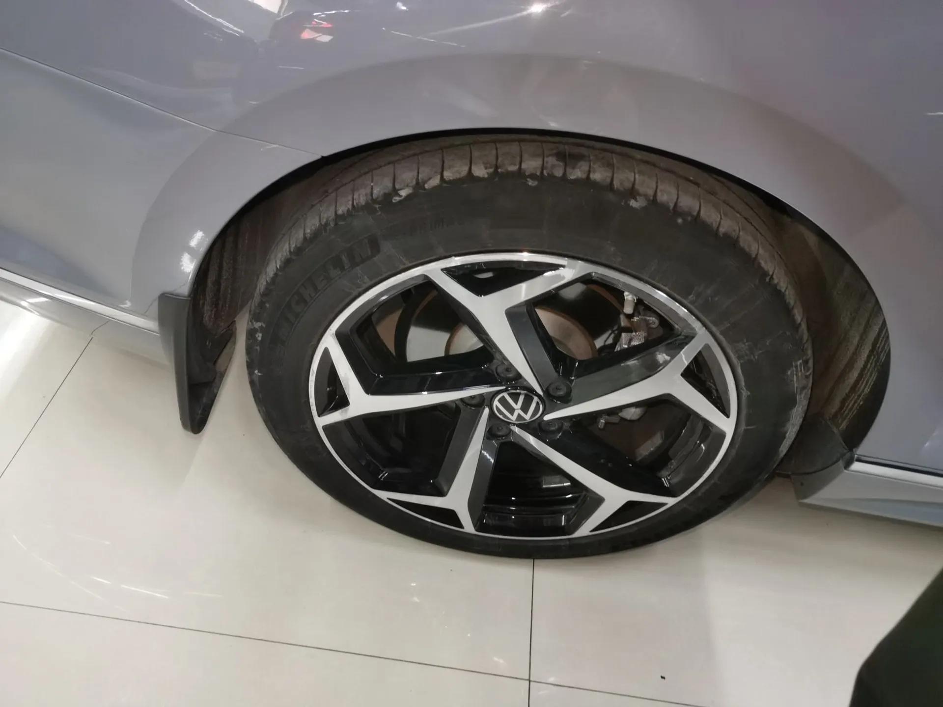 Volkswagen Magotan 2023 2 Million Units Commemorative Edition 330TSI DSG Luxury Version — миниатюра 10