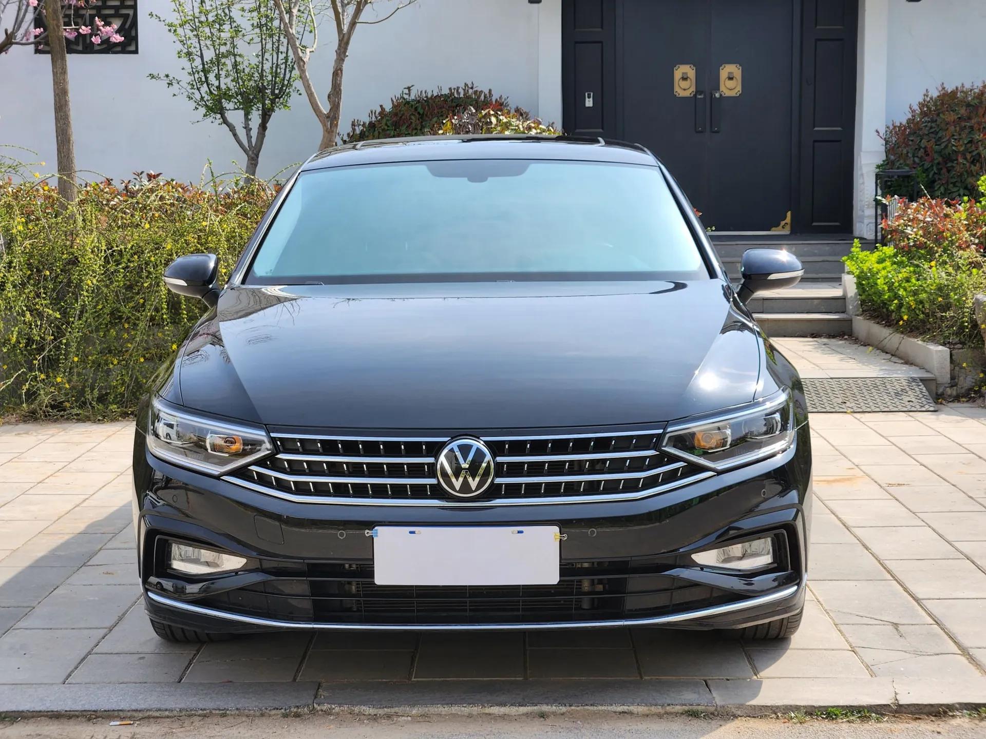 Volkswagen Magotan 2023 2 Million Units Limited Edition 330TSI DSG Leading Version — миниатюра 3