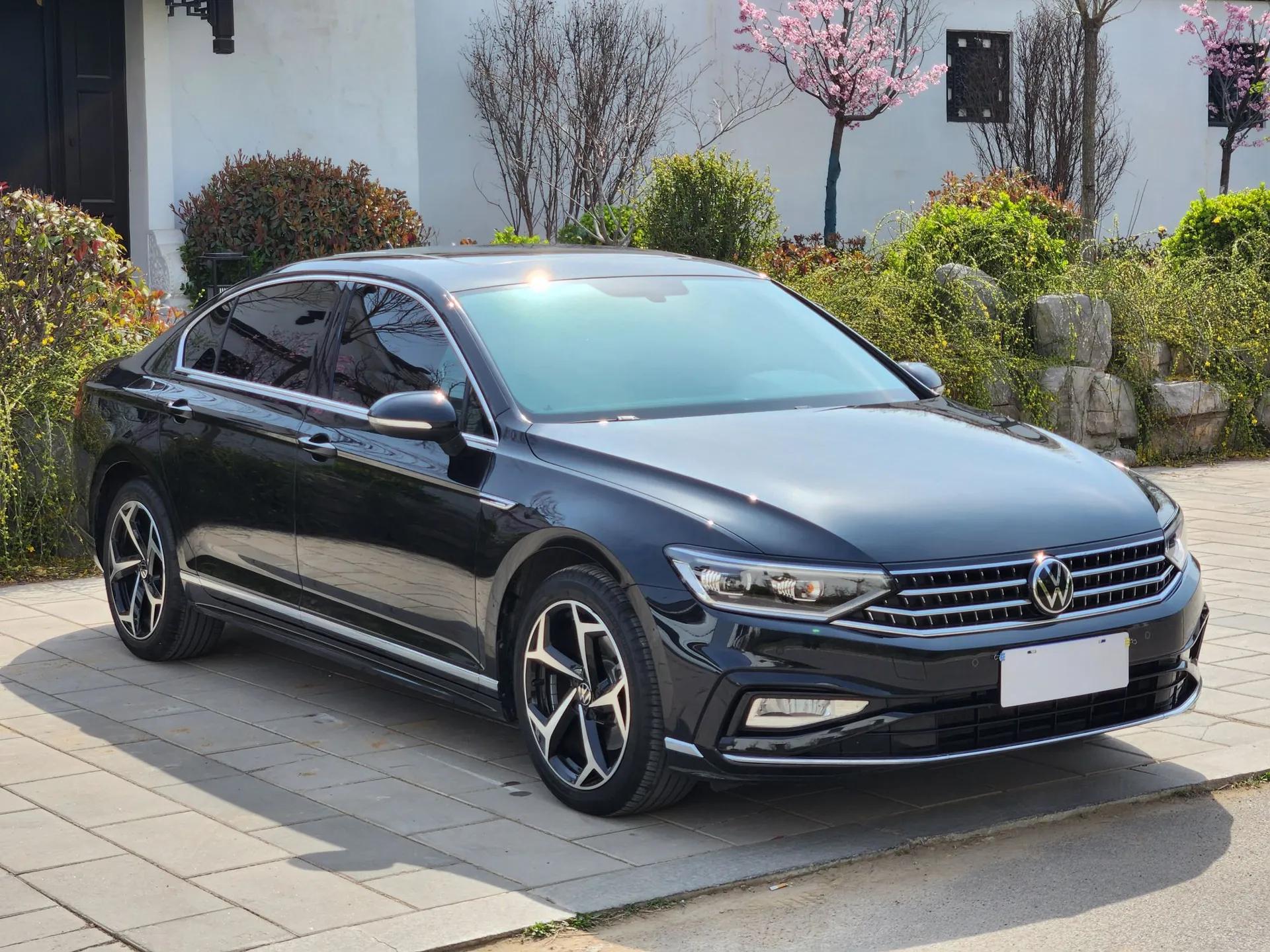 Volkswagen Magotan 2023 2 Million Units Limited Edition 330TSI DSG Leading Version — миниатюра 4