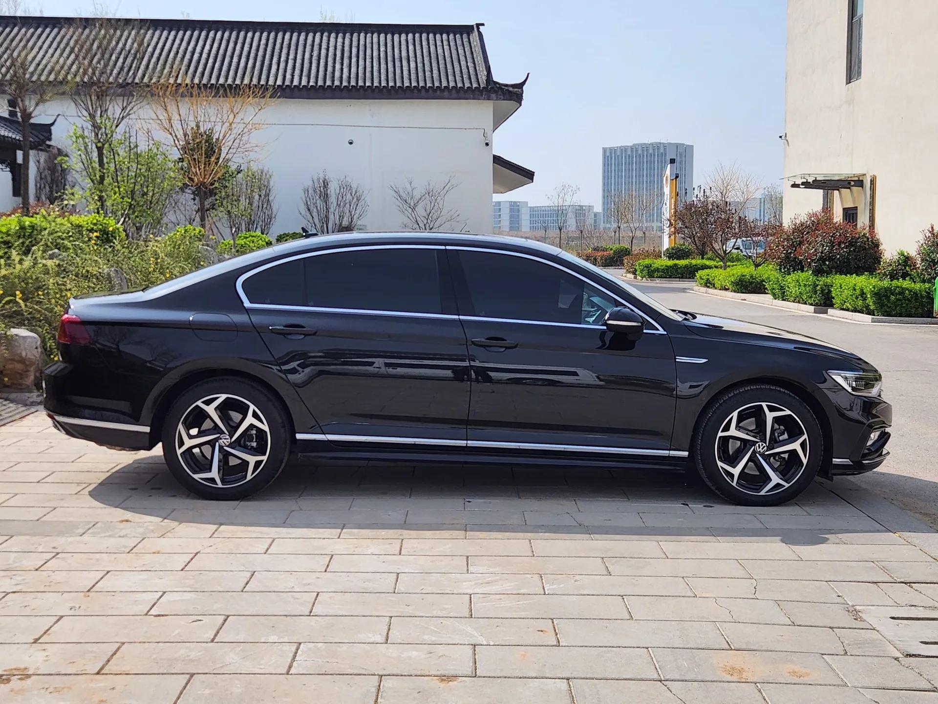 Volkswagen Magotan 2023 2 Million Units Limited Edition 330TSI DSG Leading Version — миниатюра 5