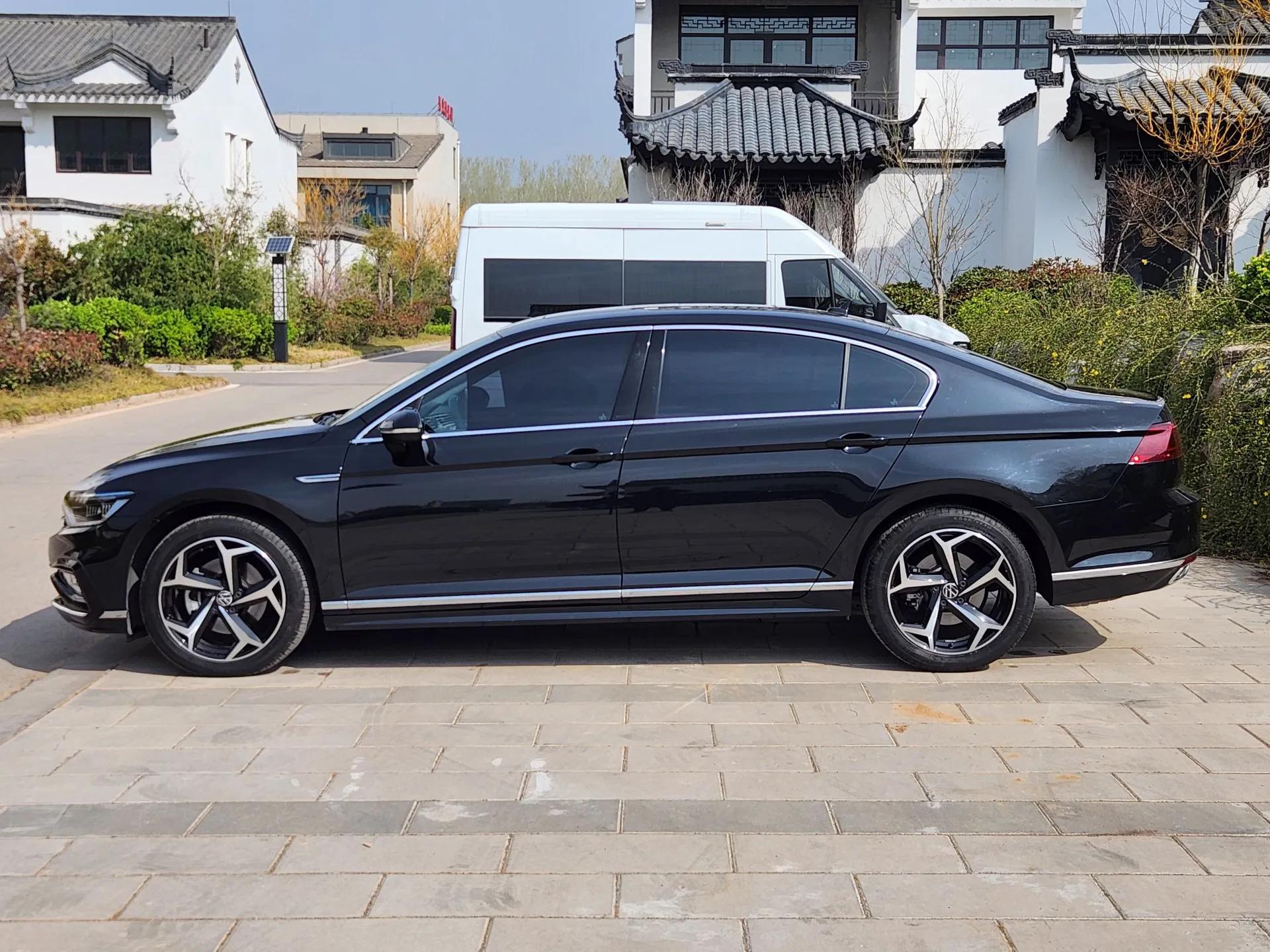 Volkswagen Magotan 2023 2 Million Units Limited Edition 330TSI DSG Leading Version — миниатюра 6