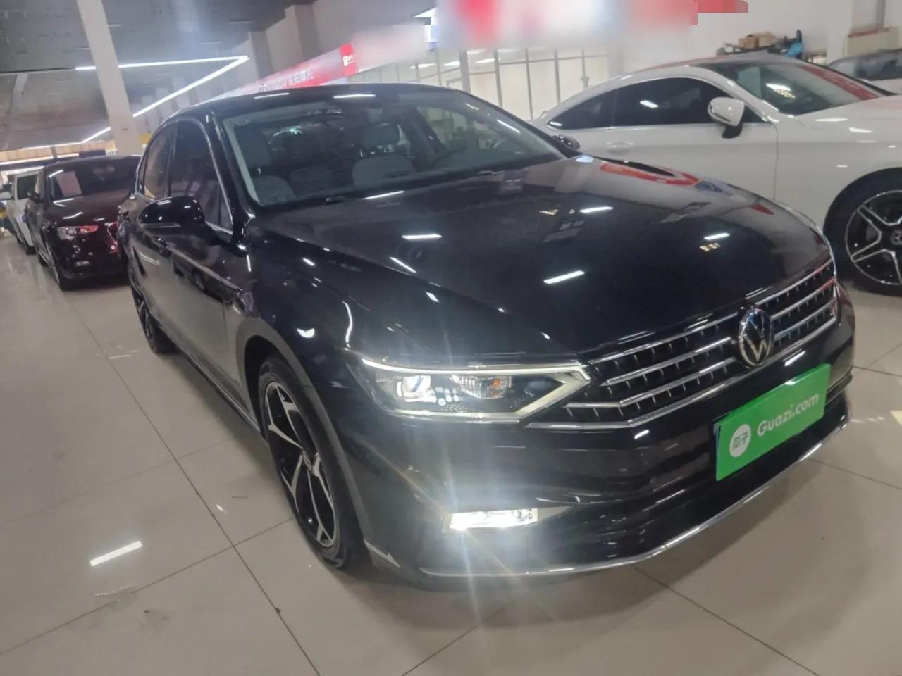 Volkswagen Magotan 2023 2 Million Units Limited Edition 330TSI DSG Leading Version — миниатюра 3