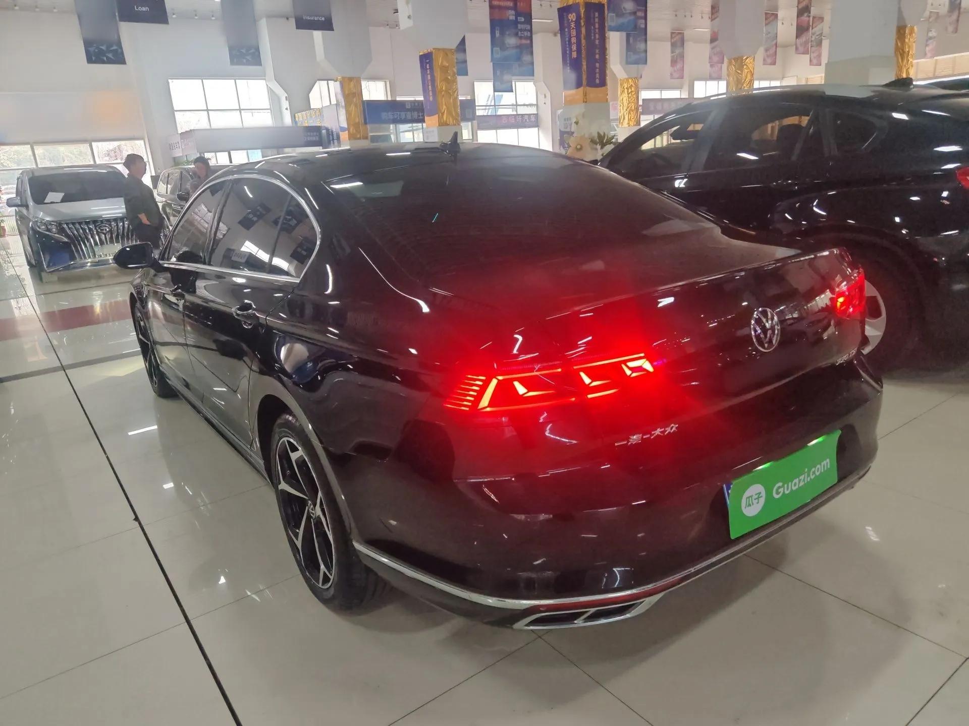 Volkswagen Magotan 2023 2 Million Units Limited Edition 330TSI DSG Leading Version — миниатюра 4
