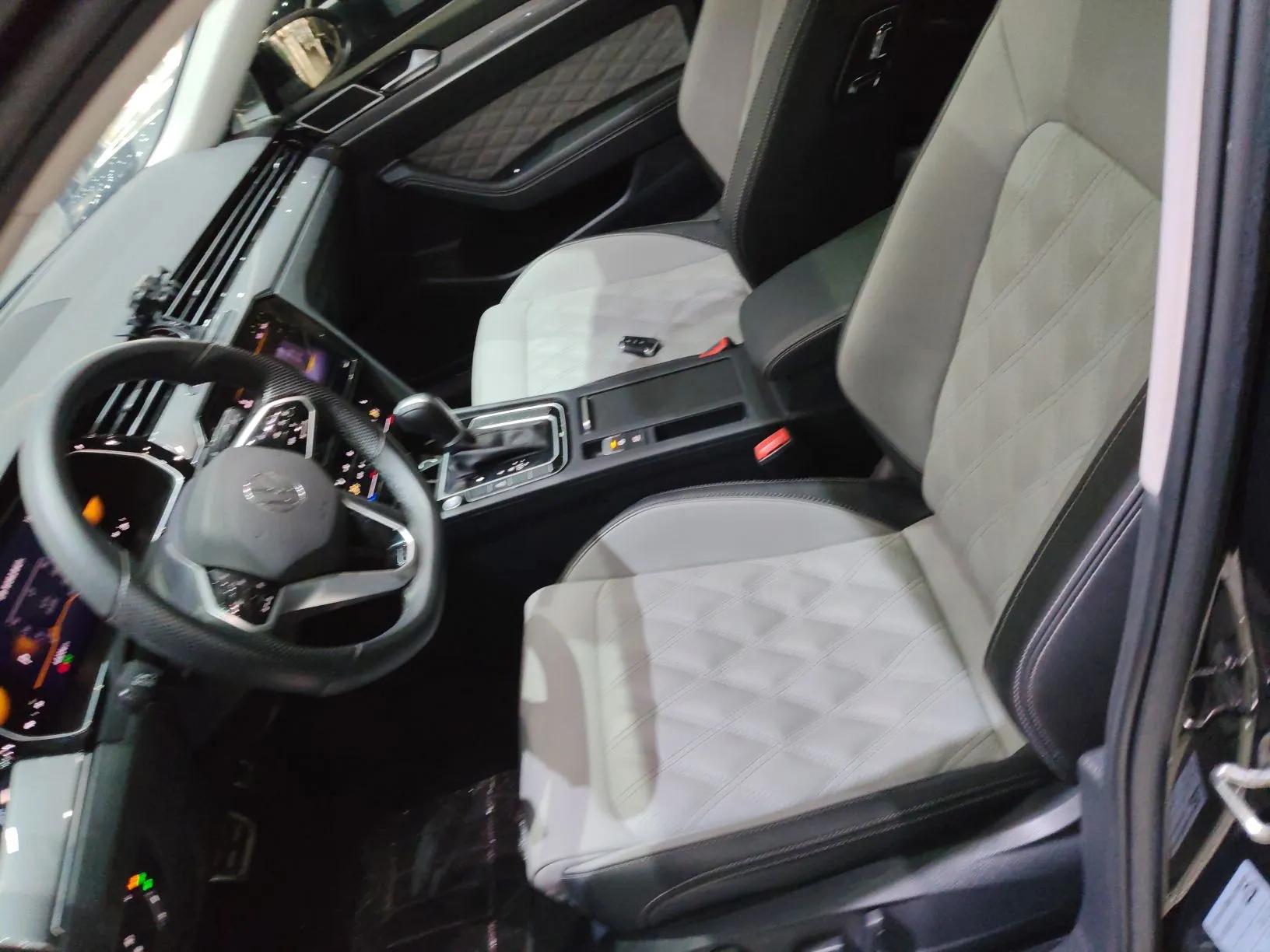 Volkswagen Magotan 2023 2 Million Units Limited Edition 330TSI DSG Leading Version — миниатюра 18