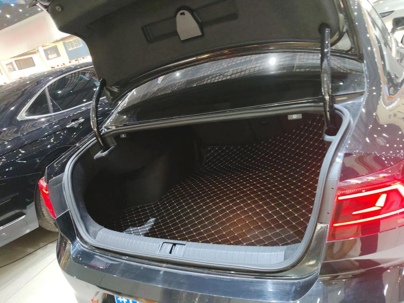 Volkswagen Magotan 2023 2 Million Units Limited Edition 330TSI DSG Leading Version — миниатюра 22