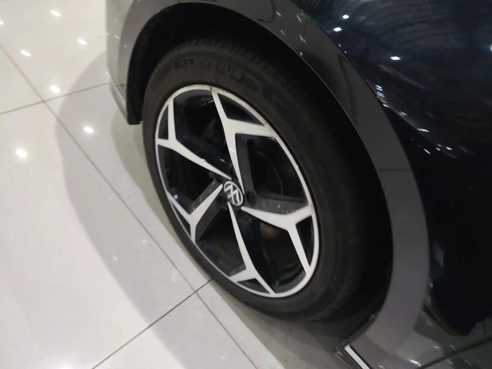 Volkswagen Magotan 2023 2 Million Units Limited Edition 330TSI DSG Leading Version — миниатюра 8