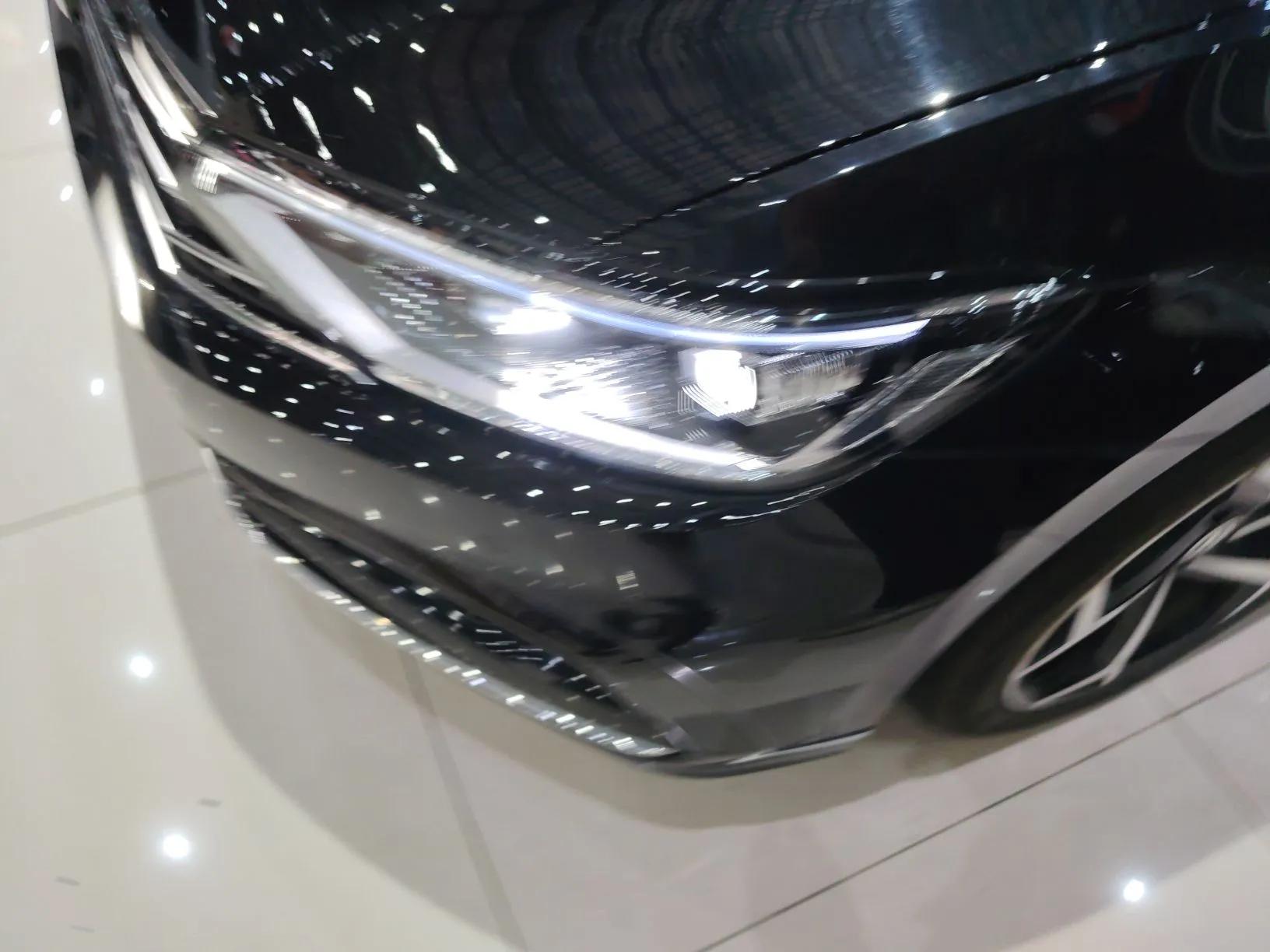 Volkswagen Magotan 2023 2 Million Units Limited Edition 330TSI DSG Leading Version — миниатюра 9