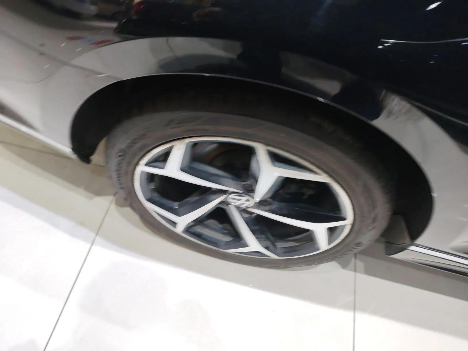 Volkswagen Magotan 2023 2 Million Units Limited Edition 330TSI DSG Leading Version — миниатюра 10