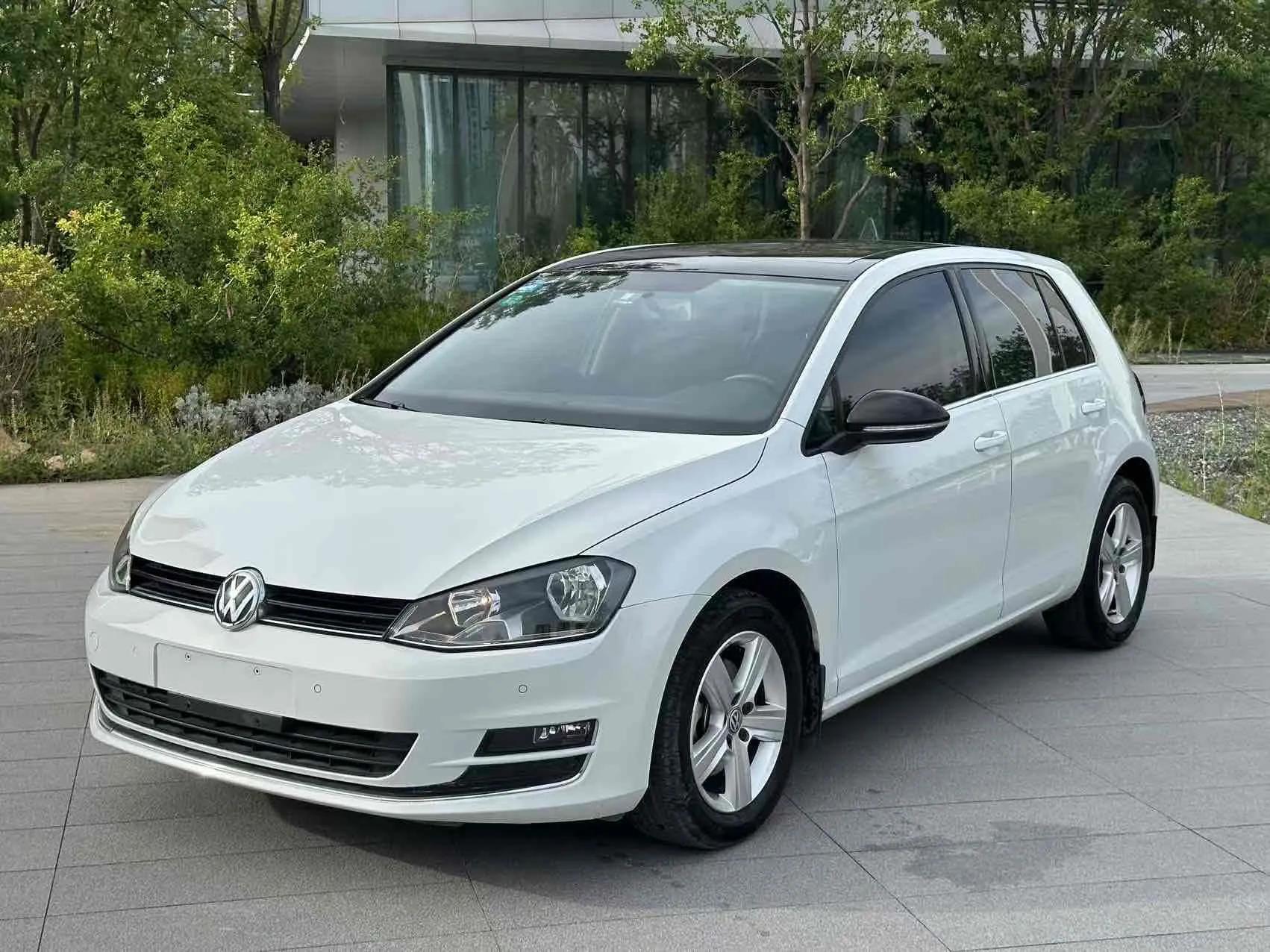Volkswagen Golf 2017 230TSI Automatic Comfort Edition – Celebrating Milestone of One Million Units — миниатюра 1