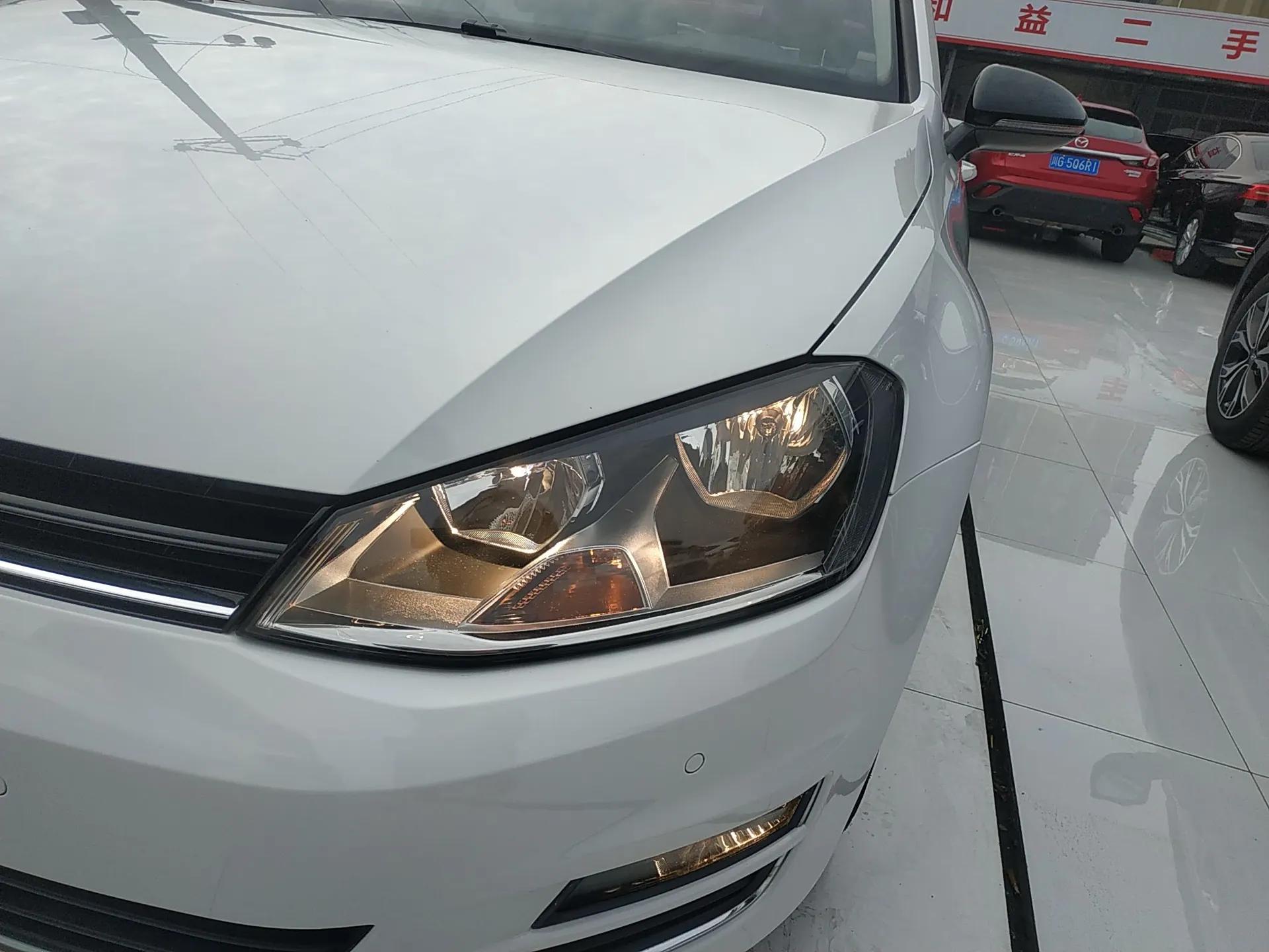 Volkswagen Golf 2017 230TSI Automatic Comfort Edition – Celebrating Milestone of One Million Units — миниатюра 2