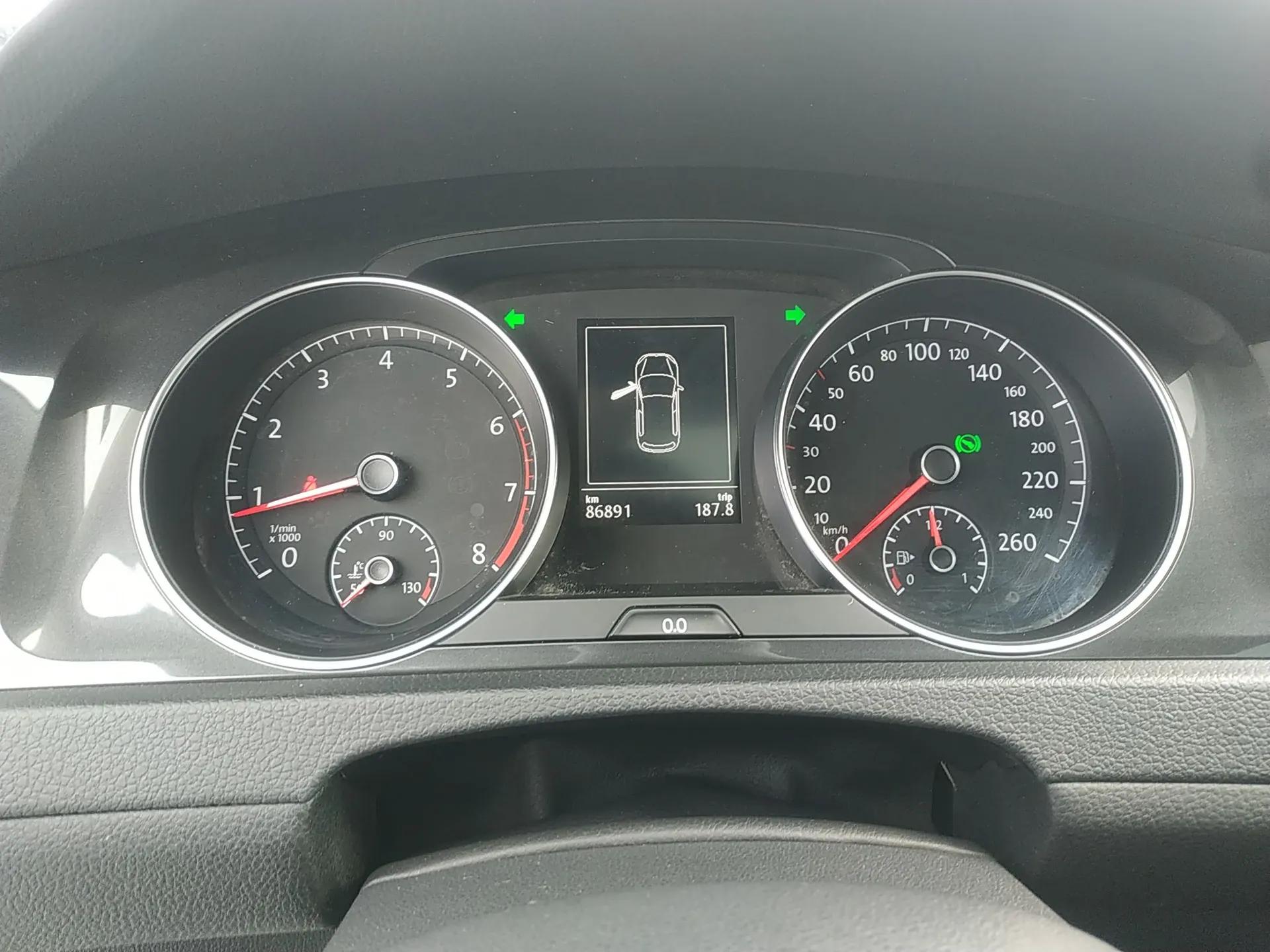 Volkswagen Golf 2017 230TSI Automatic Comfort Edition – Celebrating Milestone of One Million Units — миниатюра 13