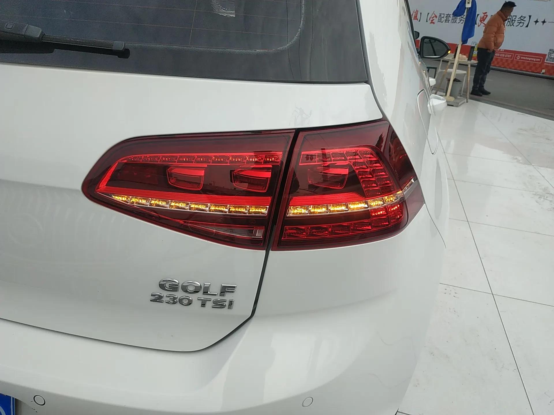 Volkswagen Golf 2017 230TSI Automatic Comfort Edition – Celebrating Milestone of One Million Units — миниатюра 3