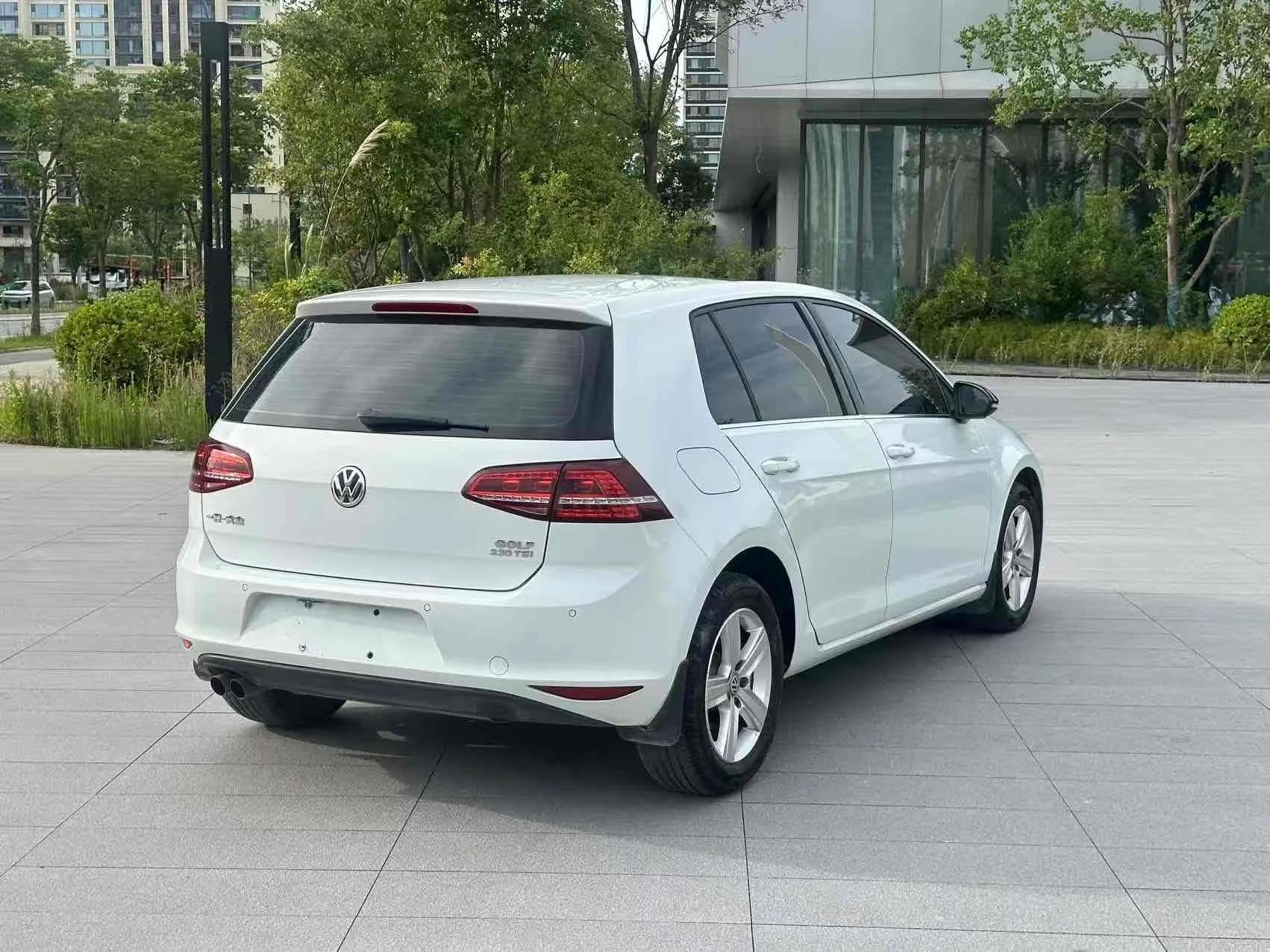 Volkswagen Golf 2017 230TSI Automatic Comfort Edition – Celebrating Milestone of One Million Units — миниатюра 10