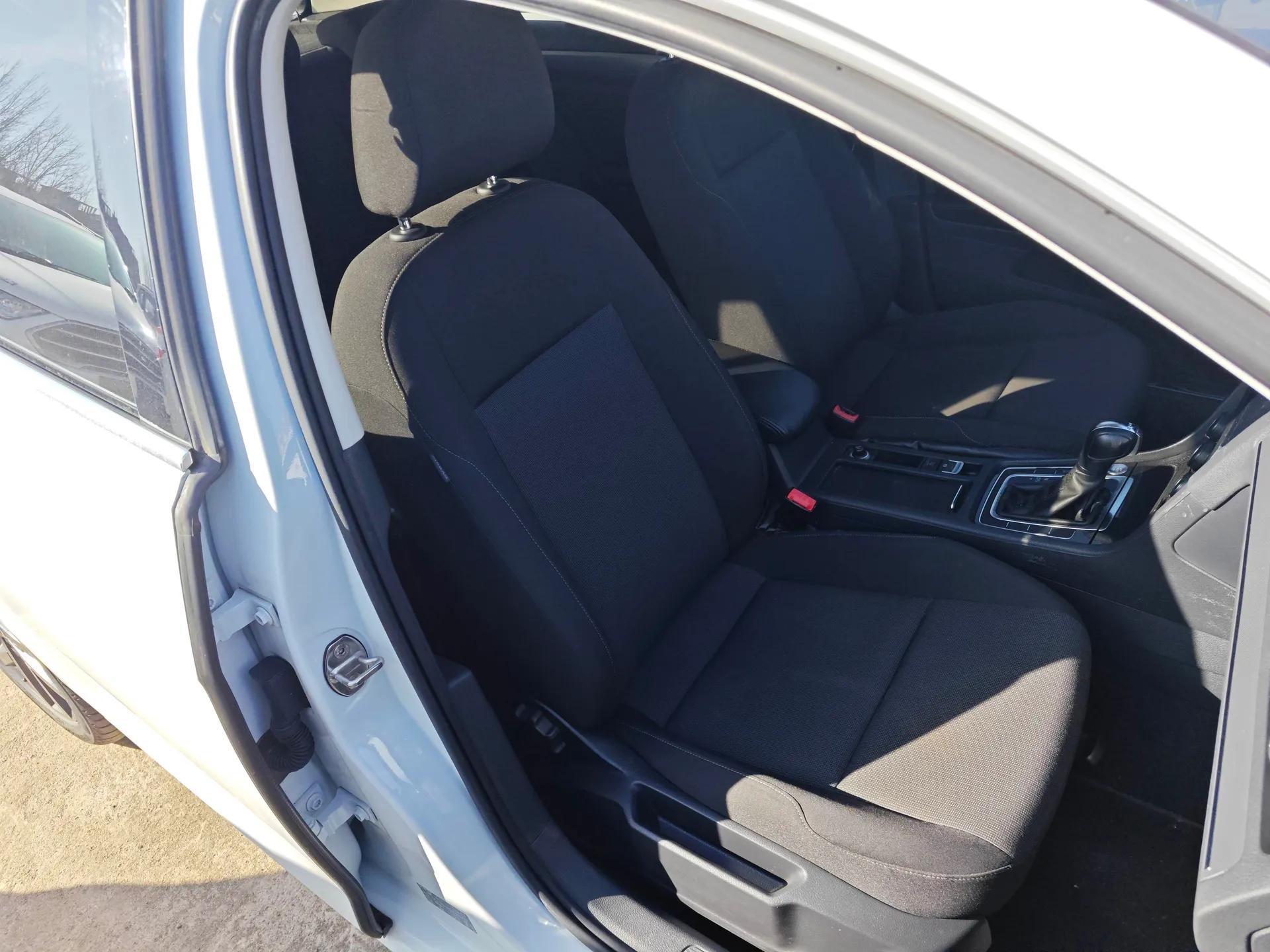 Volkswagen Golf 2020 Zhiai Edition 200TSI DSG Comfortable & Ambitious Version — миниатюра 23