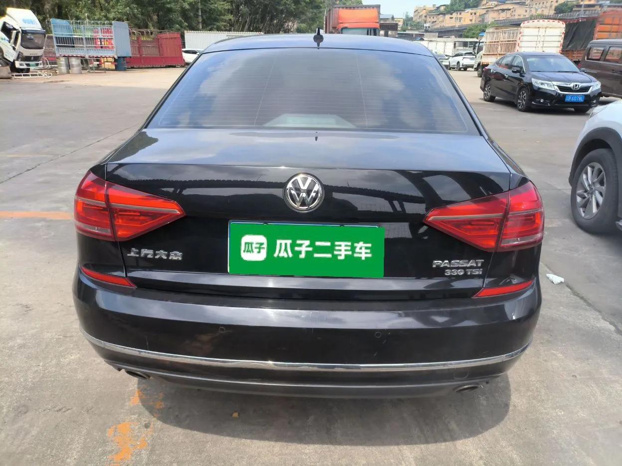 Volkswagen Passat 2017 330TSI DSG Luxury Edition — миниатюра 3
