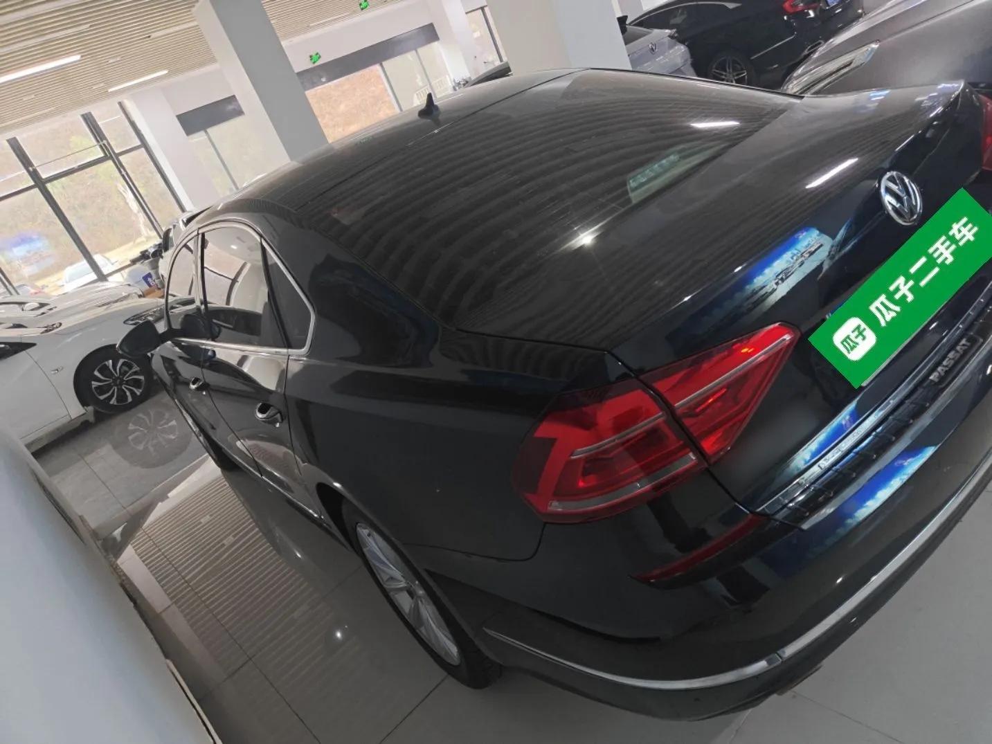 Volkswagen Passat 2017 330TSI DSG Luxury Edition — миниатюра 4