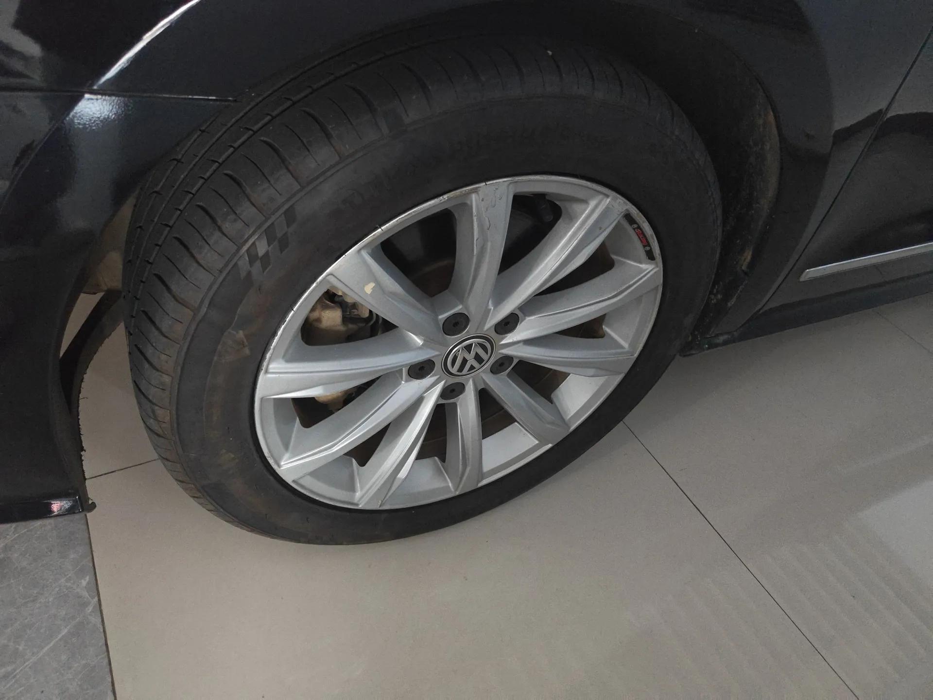 Volkswagen Passat 2017 330TSI DSG Luxury Edition — миниатюра 8