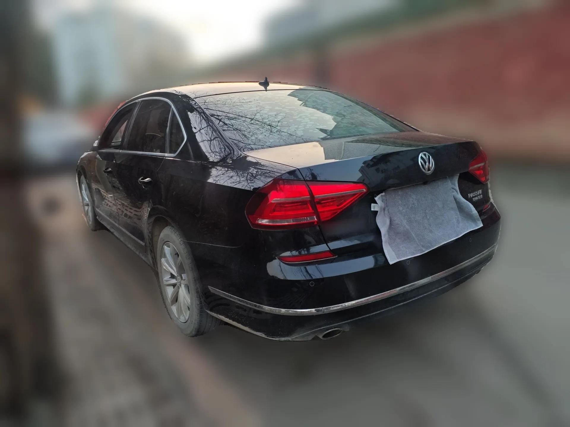 Volkswagen Passat 2017 330TSI DSG Luxury Edition — миниатюра 4