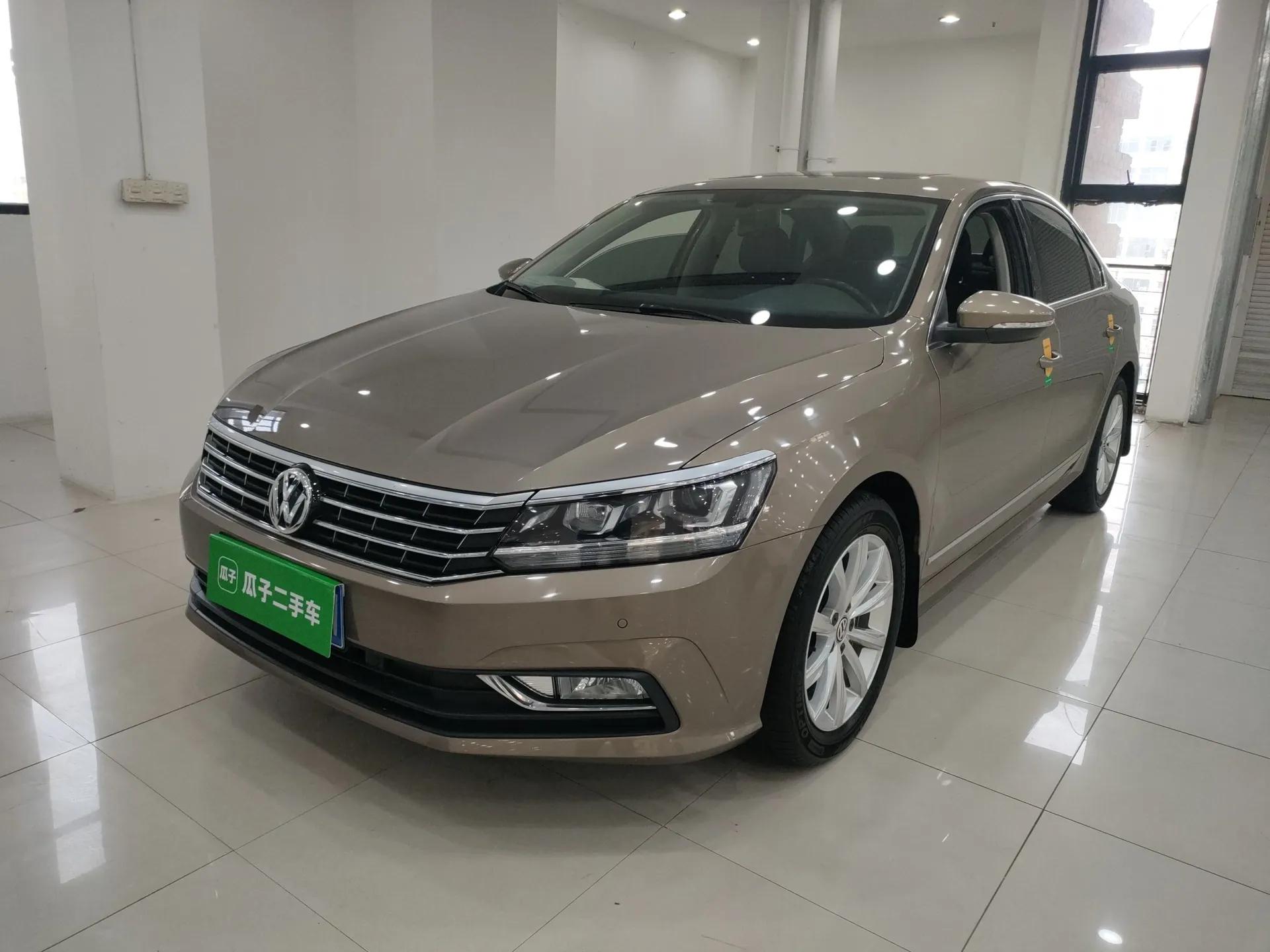 Volkswagen Passat 2017 330TSI DSG Luxury Edition — миниатюра 1