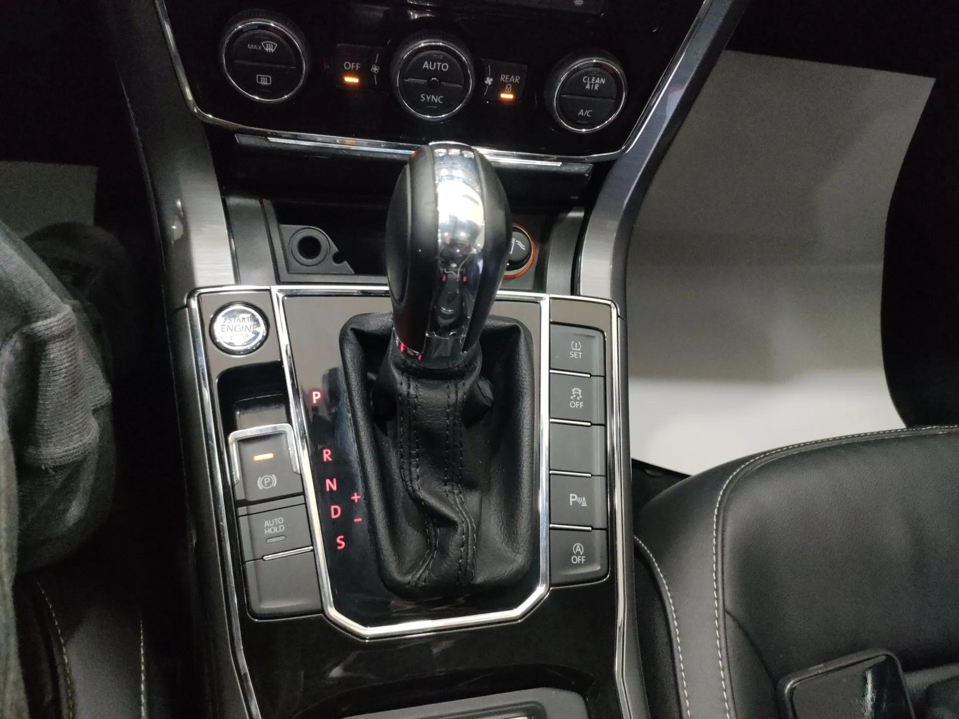 Volkswagen Passat 2017 330TSI DSG Luxury Edition — миниатюра 15