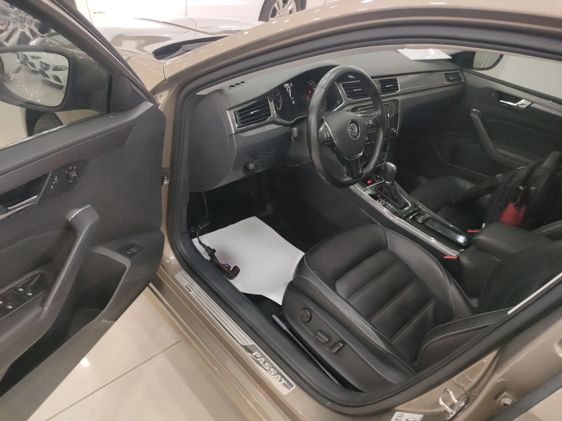 Volkswagen Passat 2017 330TSI DSG Luxury Edition — миниатюра 21