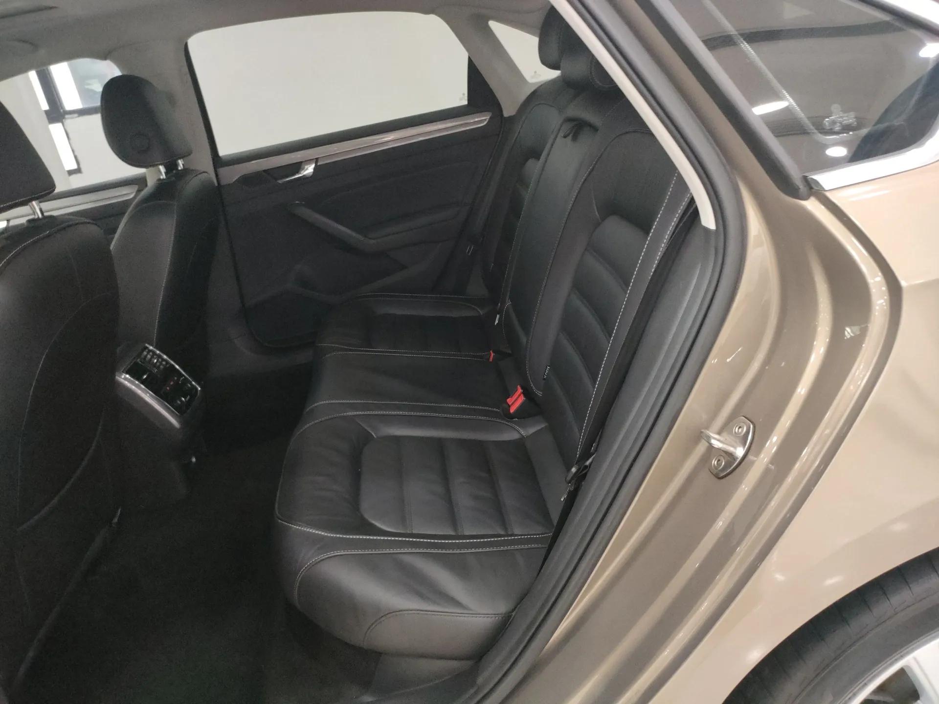 Volkswagen Passat 2017 330TSI DSG Luxury Edition — миниатюра 22