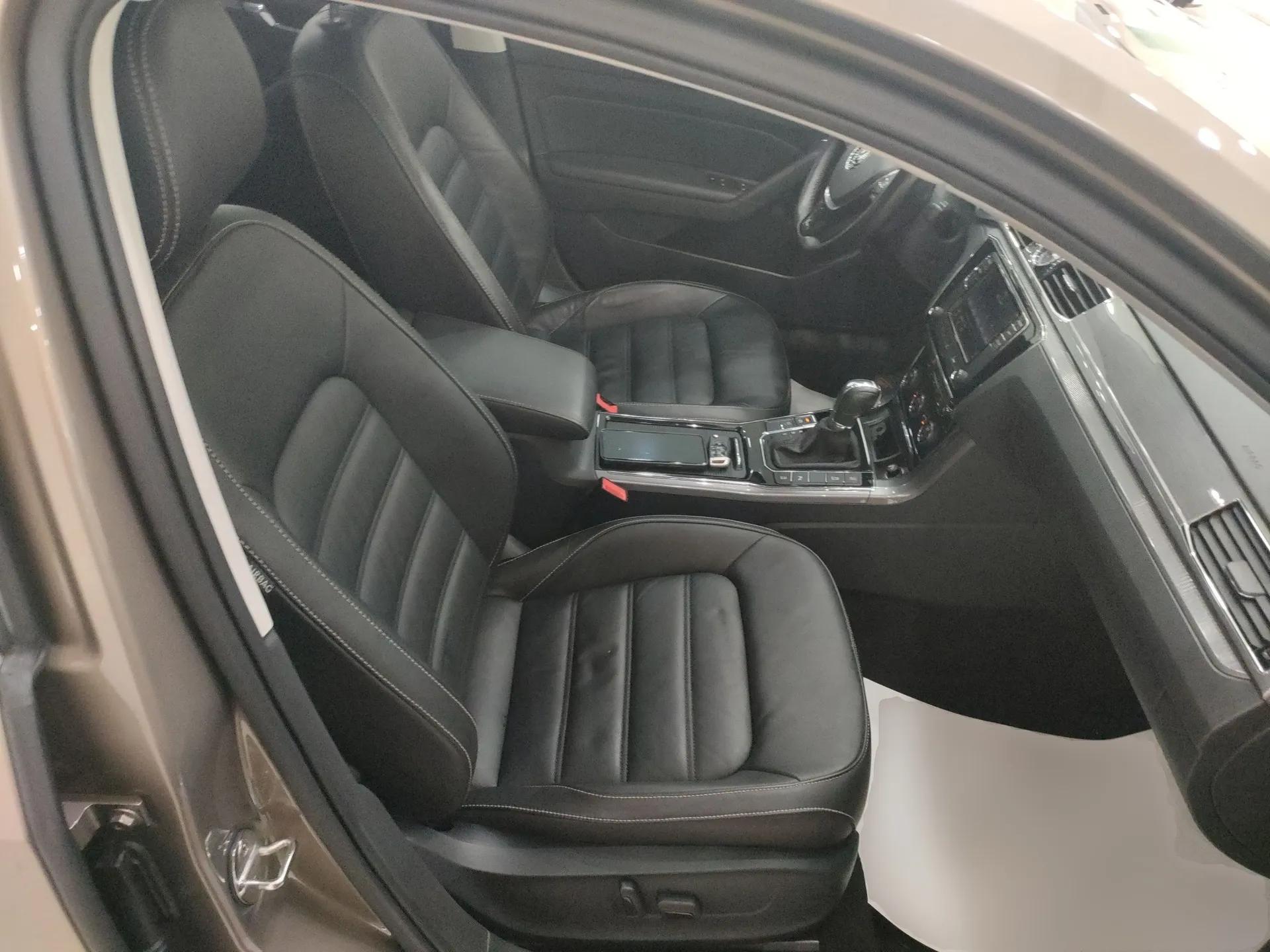 Volkswagen Passat 2017 330TSI DSG Luxury Edition — миниатюра 23