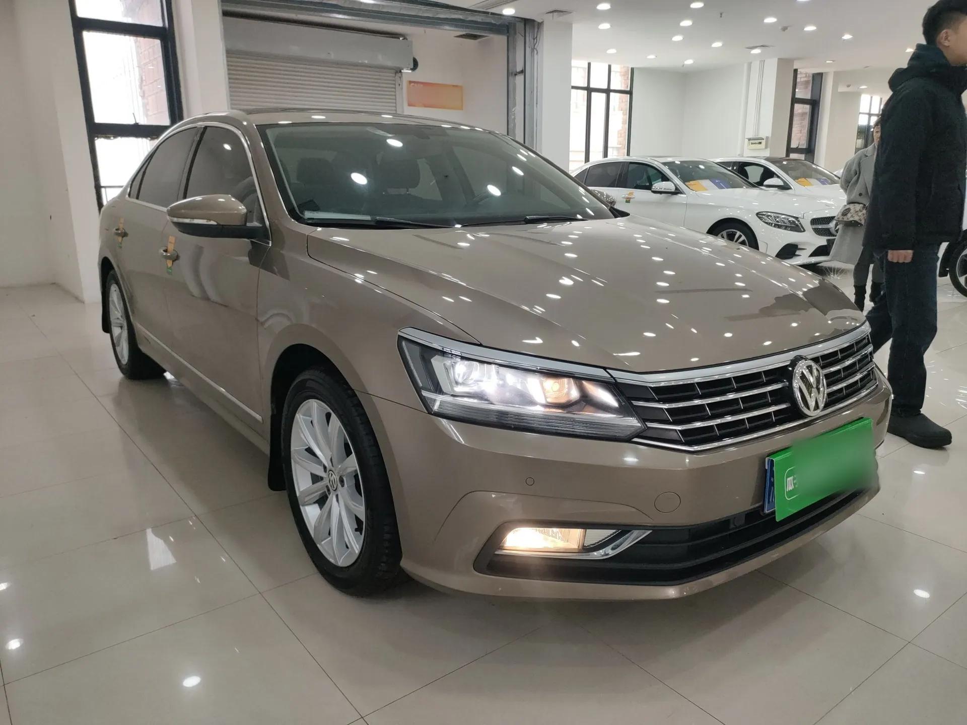 Volkswagen Passat 2017 330TSI DSG Luxury Edition — миниатюра 4