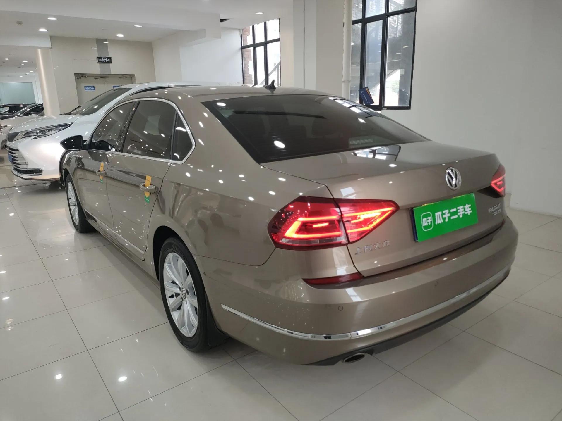 Volkswagen Passat 2017 330TSI DSG Luxury Edition — миниатюра 5