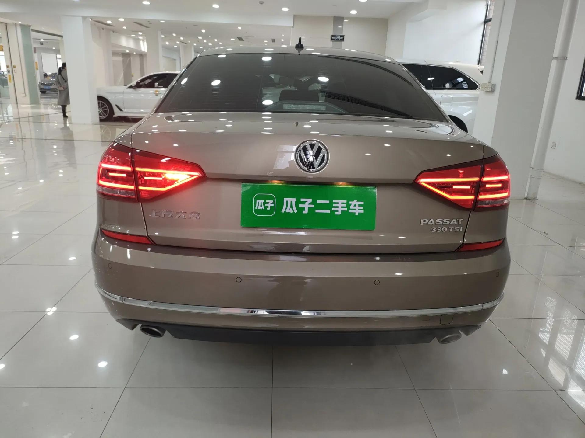 Volkswagen Passat 2017 330TSI DSG Luxury Edition — миниатюра 6