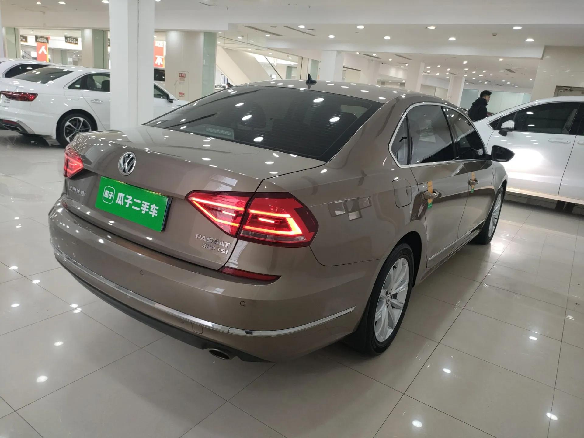 Volkswagen Passat 2017 330TSI DSG Luxury Edition — миниатюра 7