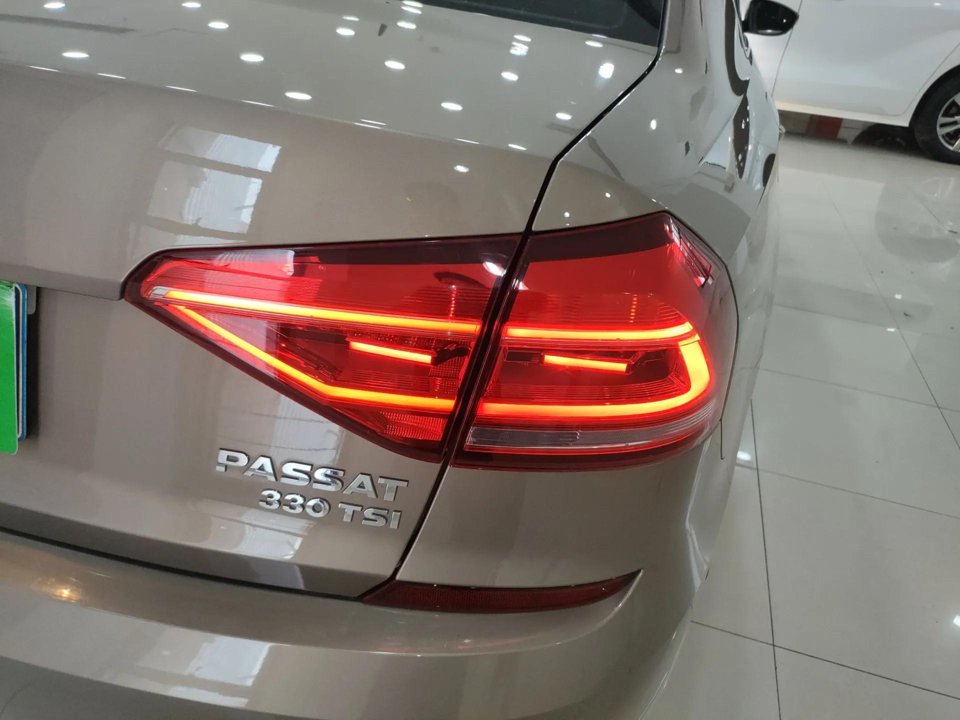 Volkswagen Passat 2017 330TSI DSG Luxury Edition — миниатюра 8