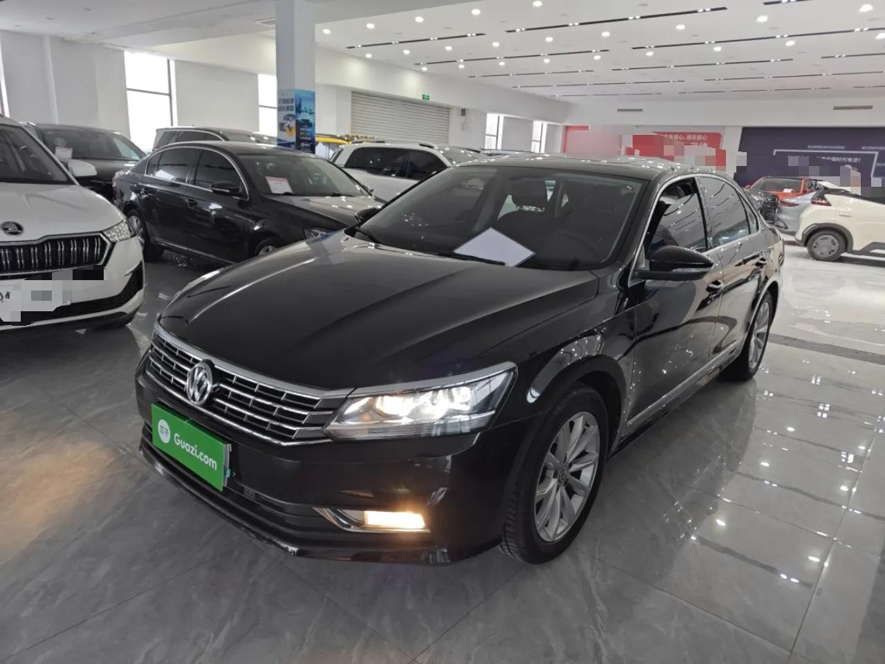Volkswagen Passat 2017 330TSI DSG Luxury Edition — миниатюра 1
