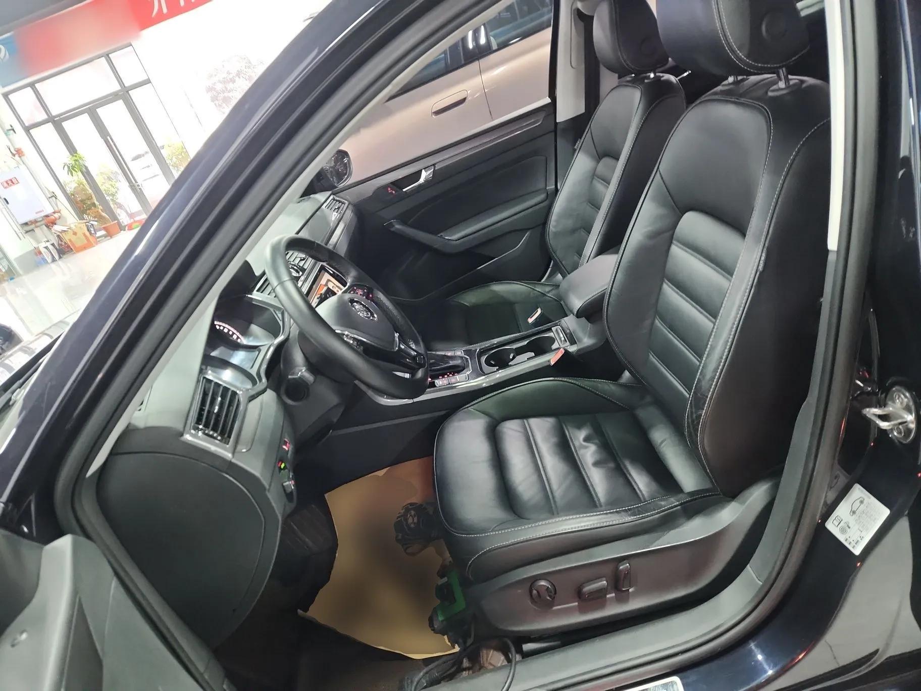 Volkswagen Passat 2017 280TSI DSG Luxury Edition — миниатюра 18