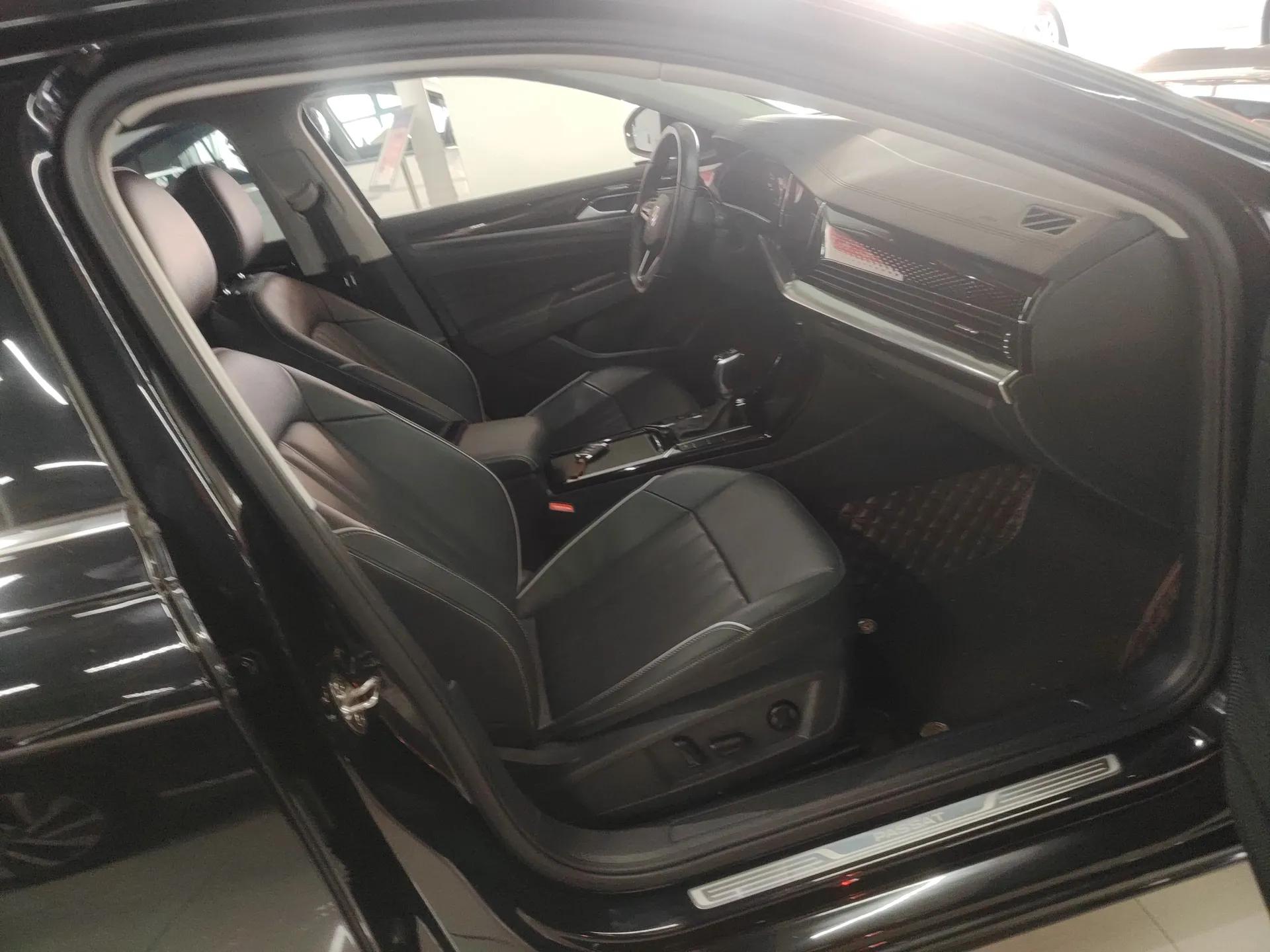 Volkswagen Passat 2023 330TSI Elite Edition — миниатюра 23